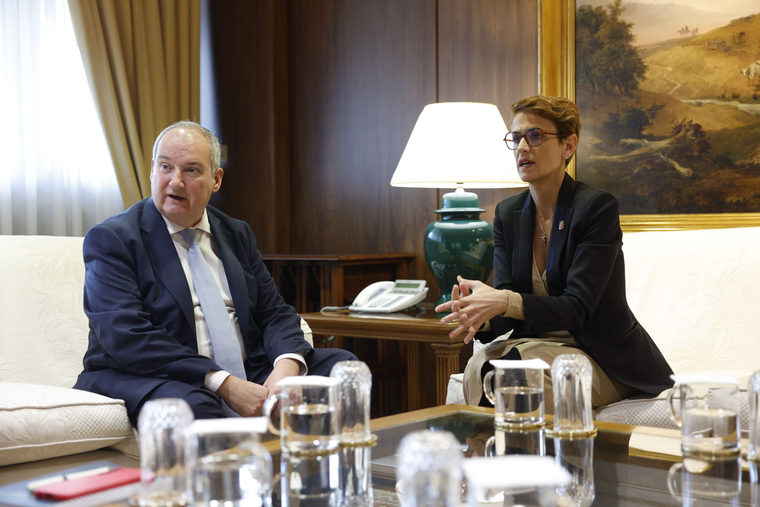 MADRID, 16/02/2024.- El ministro de Industria y Turismo, Jordi Hereu, se reúne con la presidenta de Navarra, María Chivite, este viernes, en la sede del Ministerio, en Madrid. EFE/ Mariscal