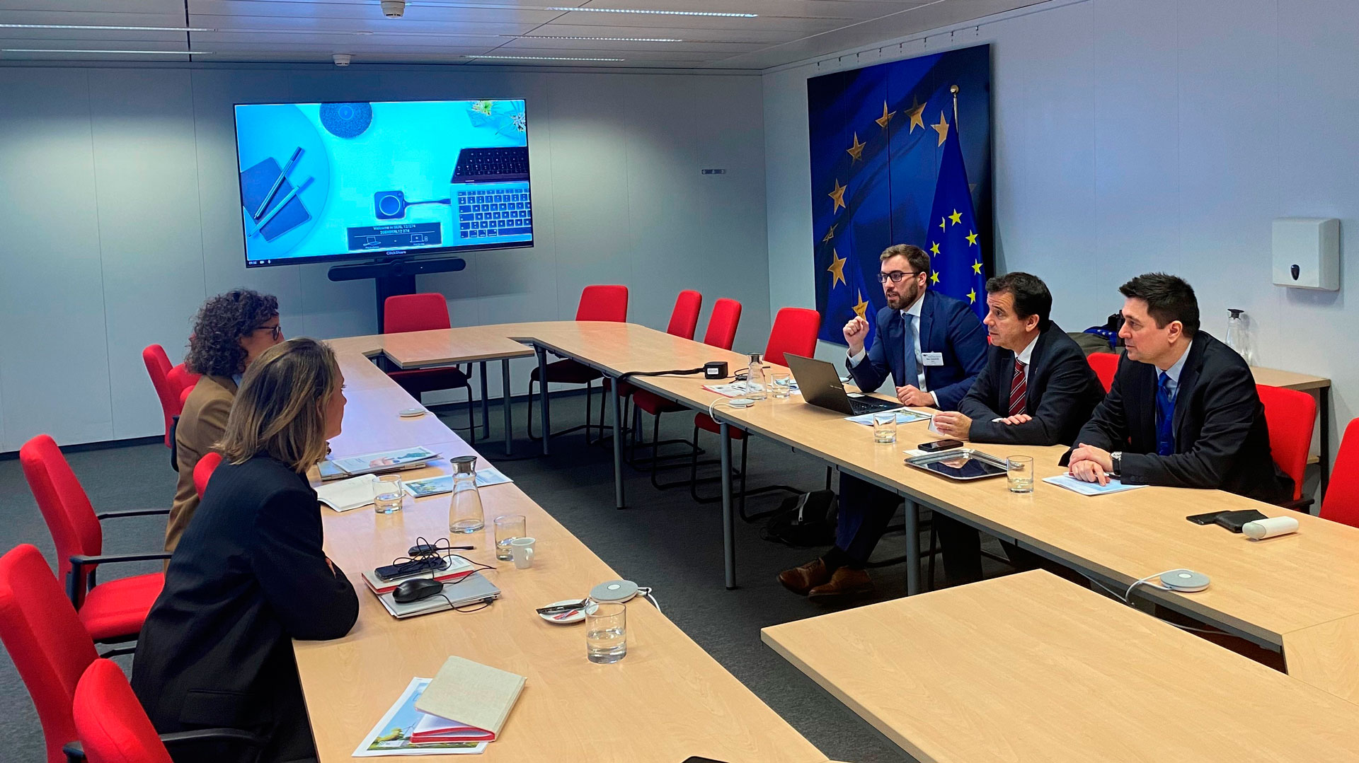 ENERCLUSTER and the Government of Navarra convey to the European Commission the need to protect the renewable energy industry