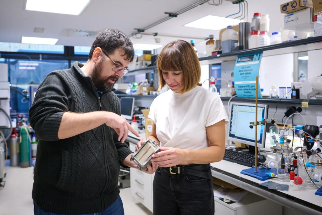 NAITEC y la UPNA buscan materiales más baratos y eficientes para producir hidrógeno